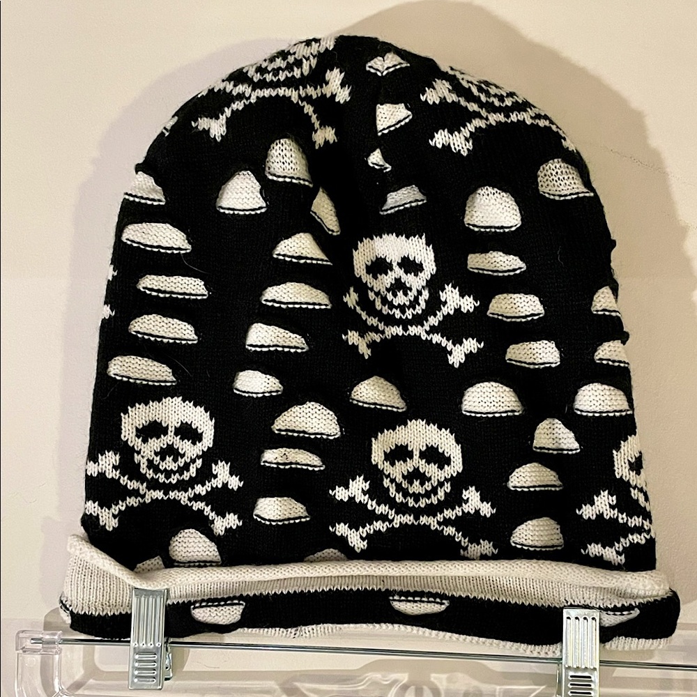 Oversized skull and crossroads beanie